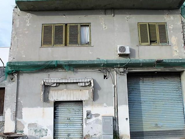 Locale commerciale con terrazzo in largo arezzo della targia, Siracusa