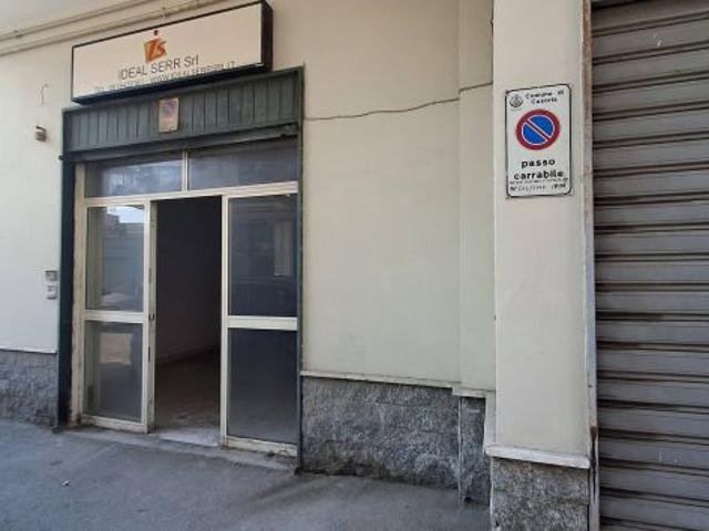 LOCALE COMMERCiALE C/1 MQ 50 * ViA INDiPENDENZA CASORIA