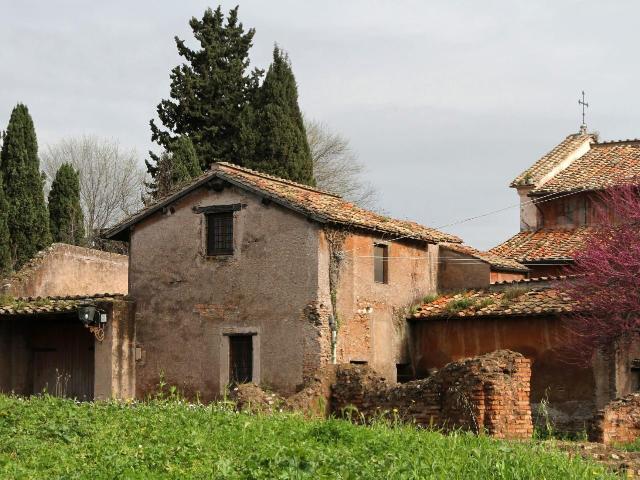Locale commerciale da ristrutturare a Isolabella