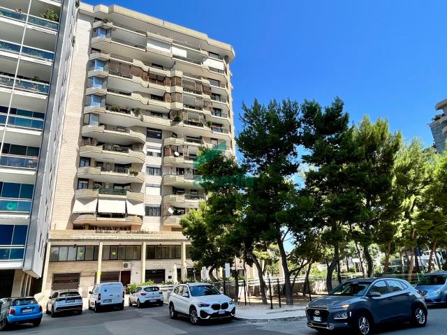 Locale commerciale da ristrutturare in via salvatore matarrese, Bari
