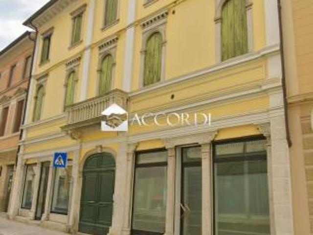 LOCALE COMMERCIALE di 1 vani e di 75 mq VITTORIO VENETO rif. SM48