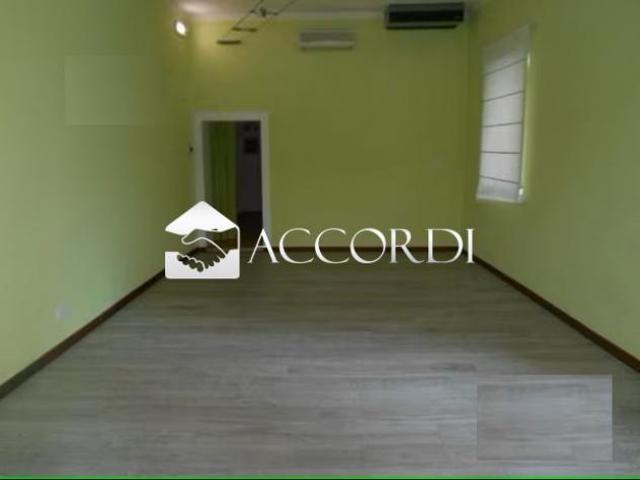 LOCALE COMMERCIALE di 2 vani e di 45 mq VITTORIO VENETO rif. BA889_1