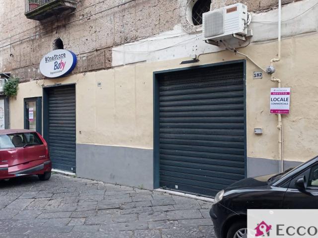 Locale commerciale in affitto a Maddaloni
