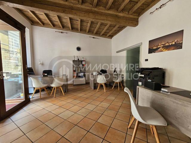 Locale commerciale in affitto a Mantova