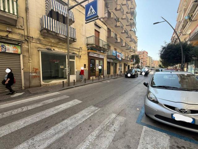 Locale commerciale in affitto a Marano Di Napoli