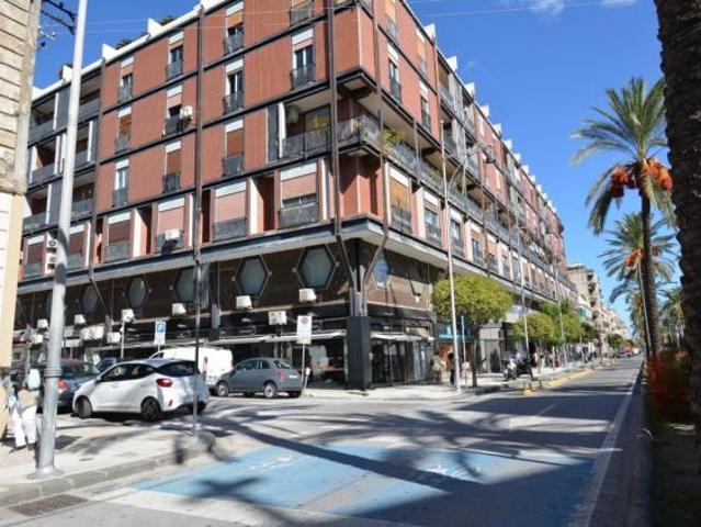 Locale commerciale in affitto a Messina