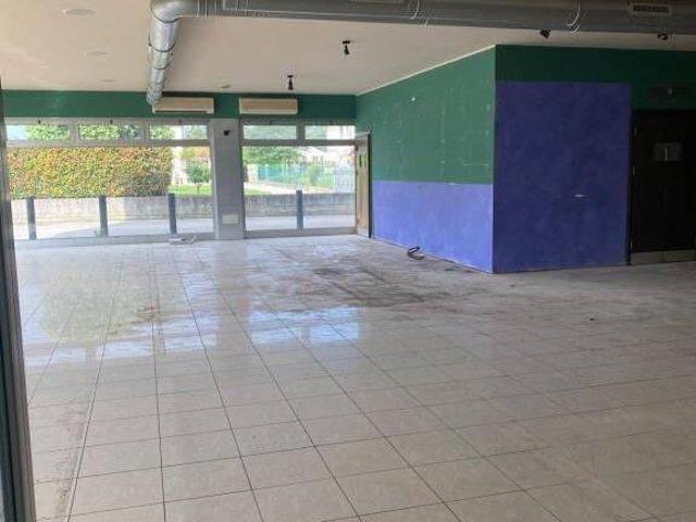 Locale commerciale in affitto a Mirano