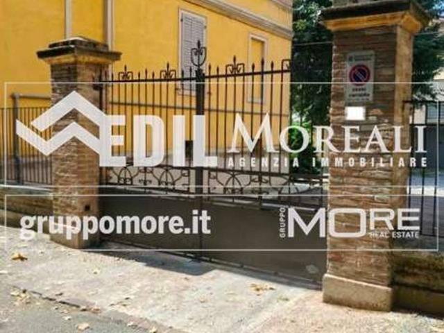 Locale commerciale in affitto a Modena