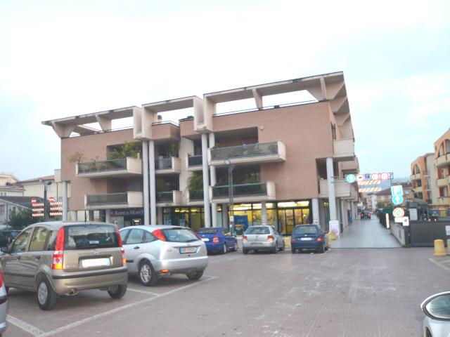 Locale Commerciale in affitto a Monteprandone, Centobuchi