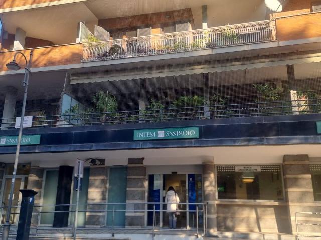 Locale commerciale in affitto a Monterotondo, Monterotondo Paese