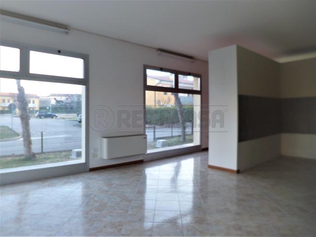 Locale commerciale in affitto a Montorso Vicentino
