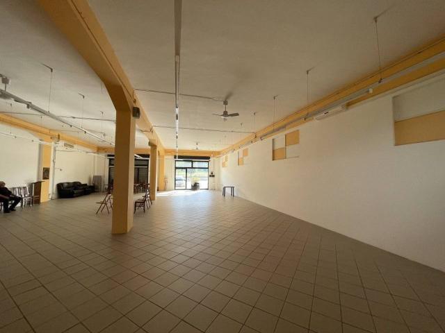 Locale commerciale in affitto a Morolo