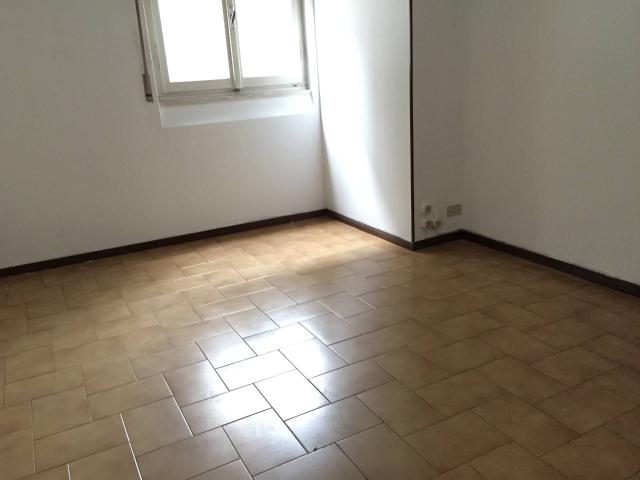 Locale Commerciale in affitto a Novara, S. Cuore S. Martino