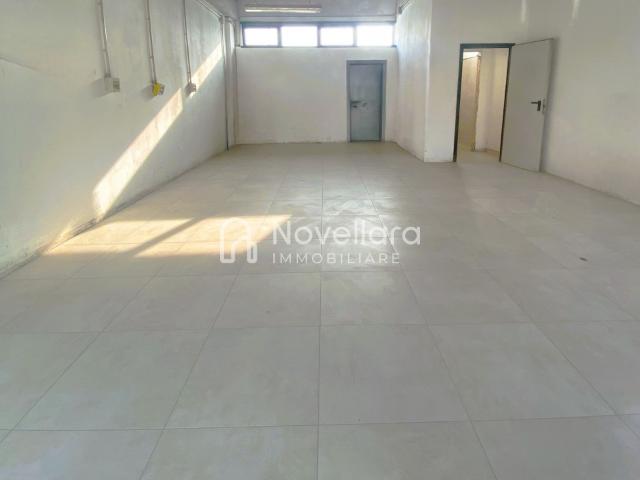 Locale commerciale in affitto a Novellara