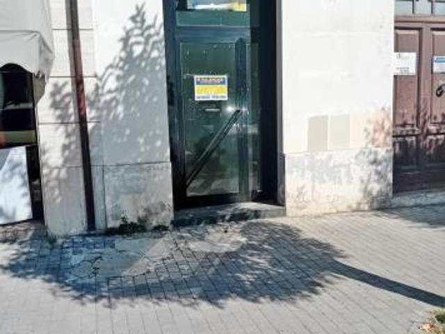 Locale commerciale in affitto a Orsogna