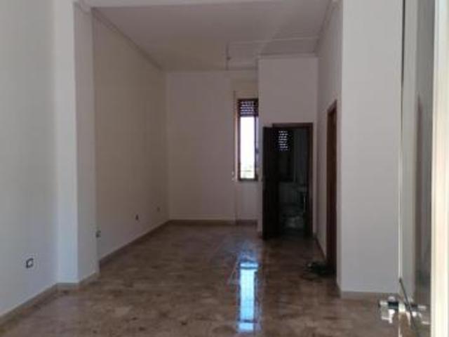 Locale commerciale in affitto a Orsogna