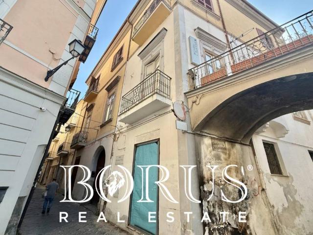 Locale commerciale in affitto a Aversa