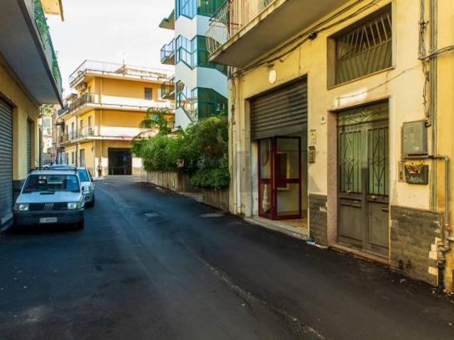 Locale Commerciale in affitto a Acireale