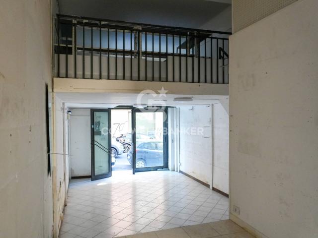 Locale commerciale in affitto a Acireale
