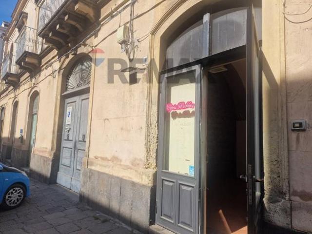 Locale Commerciale in affitto a Acireale