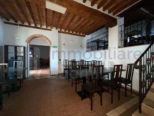 Locale commerciale in affitto a Baricella