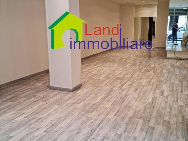Locale commerciale in affitto a Battipaglia