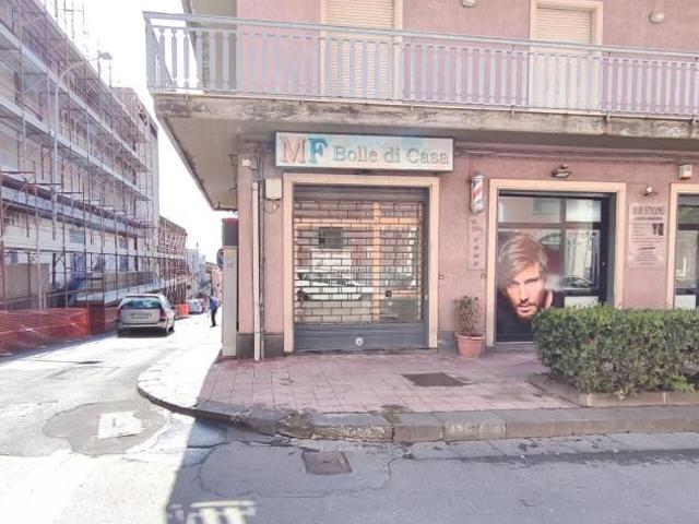 Locale commerciale in affitto a Belpasso