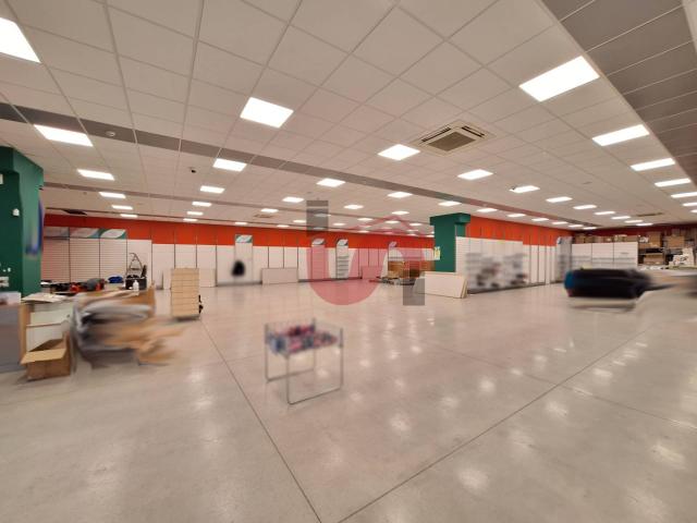 Locale commerciale in affitto a Benevento