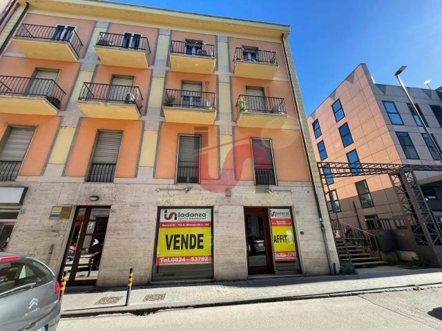 Locale commerciale in affitto a Benevento