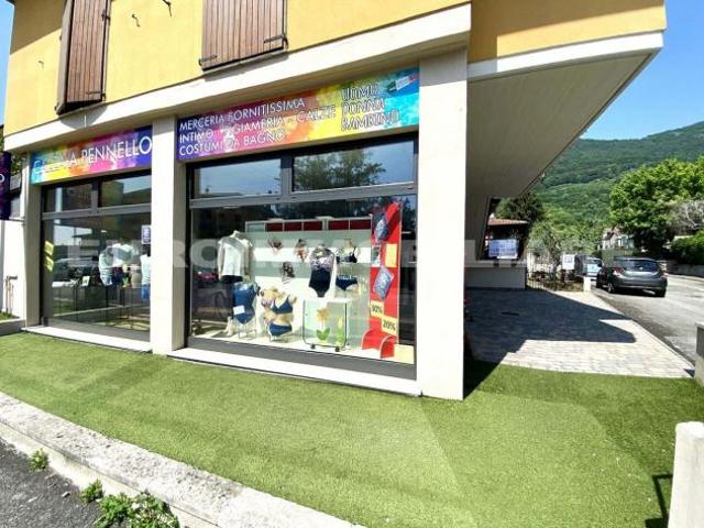 Locale commerciale in affitto a Brescia