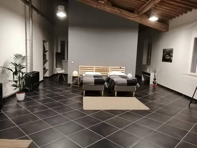 Locale commerciale in affitto a Calci