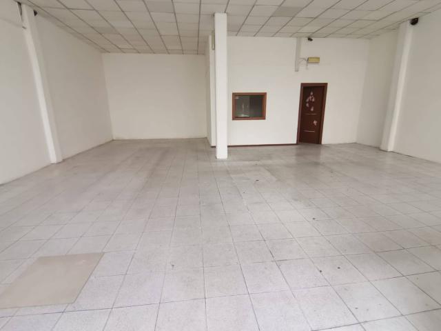 Locale commerciale in affitto a Calcinaia, Fornacette