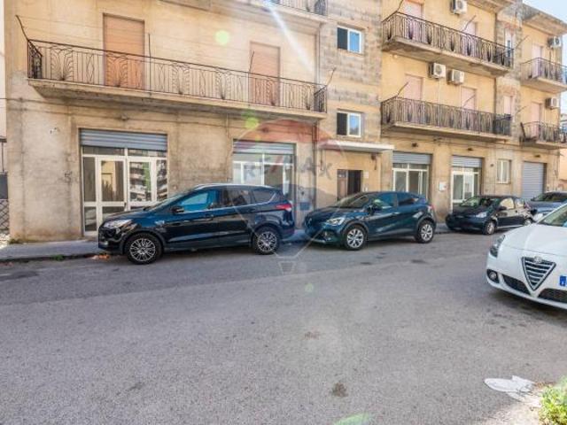 Locale Commerciale in affitto a Caltagirone
