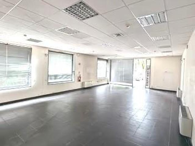 Locale commerciale in affitto a Camaiore