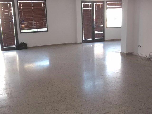 Locale commerciale in affitto a Cascina