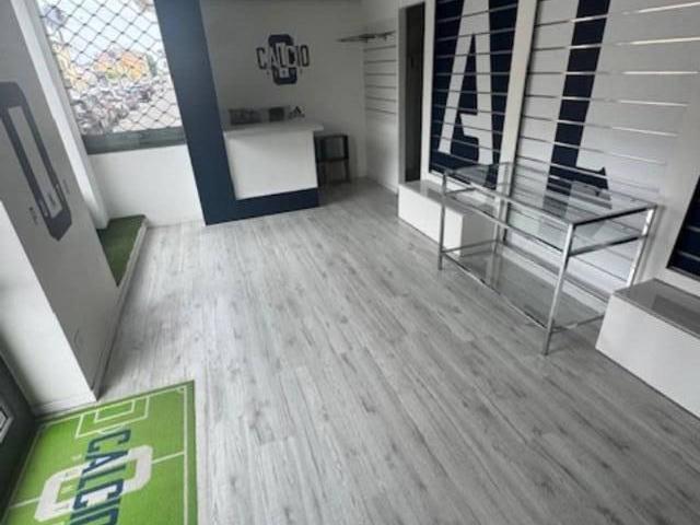 Locale commerciale in affitto a Cascina