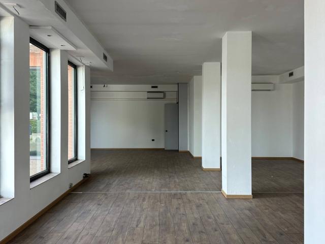 Locale commerciale in affitto a Castelfranco Veneto