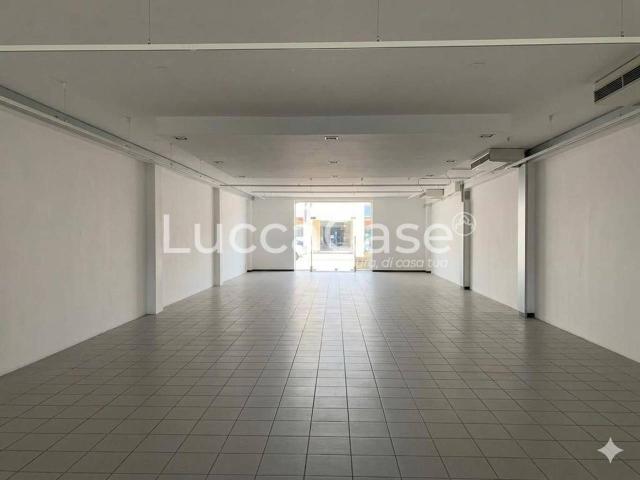 Locale commerciale in affitto a Capannori