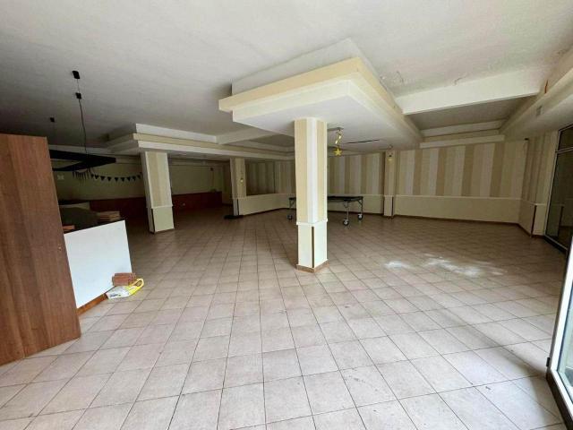 Locale commerciale in affitto a Carolei