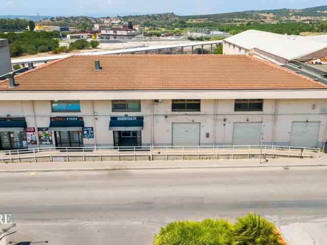 Locale commerciale in affitto a Carbonia