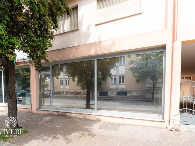 Locale commerciale in affitto a Carbonia