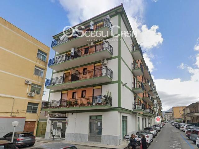 Locale commerciale in affitto a Carini, Agliastrelli