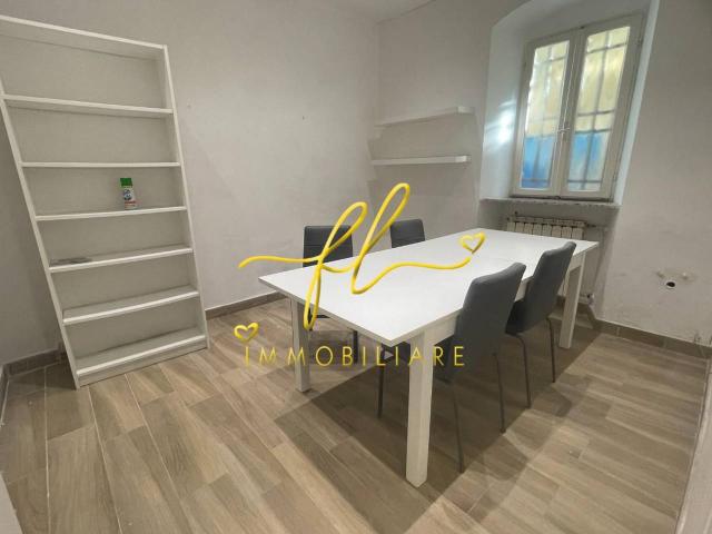 Locale commerciale in affitto a Carrara