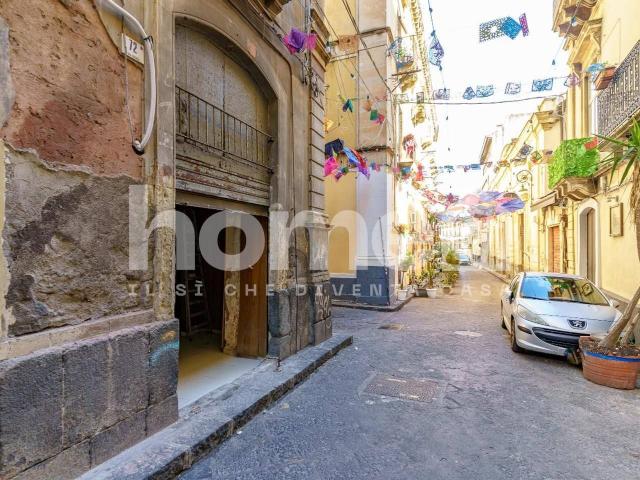 Locale commerciale in affitto a Catania