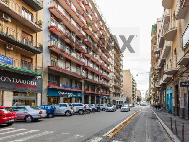 Locale Commerciale in affitto a Catania, Zona centro