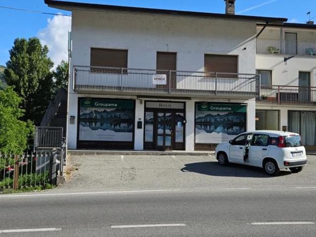 Locale commerciale in affitto a Charvensod