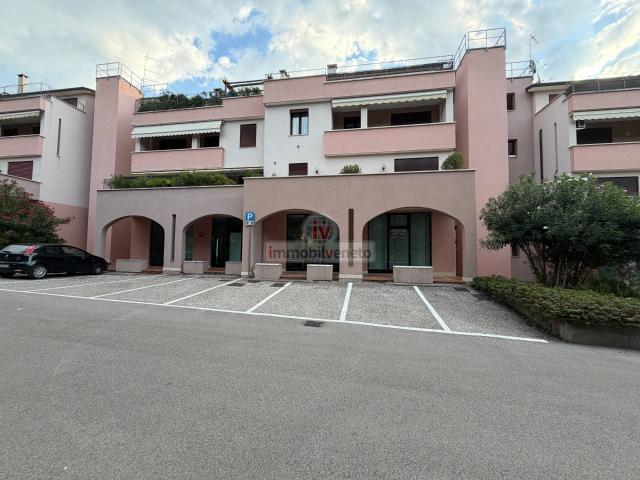 Locale commerciale in affitto a Chiampo