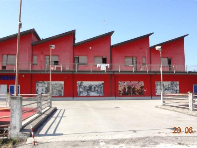 Locale commerciale in affitto a Chieti