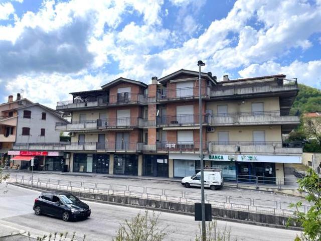 Locale commerciale in affitto a Comunanza