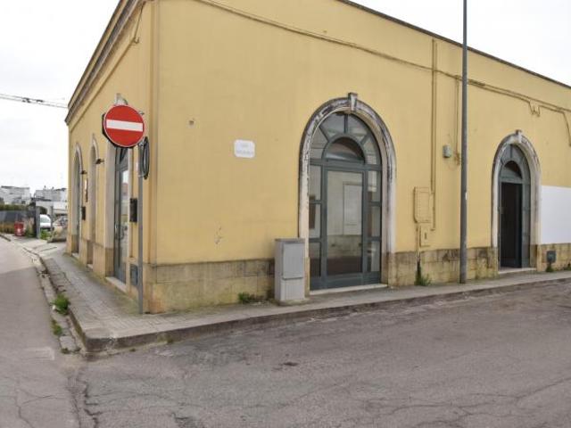 Locale commerciale in affitto a Copertino